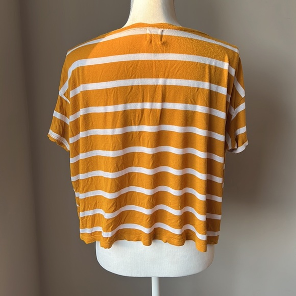 5/$25 C & S oversized crop top - Picture 4 of 9